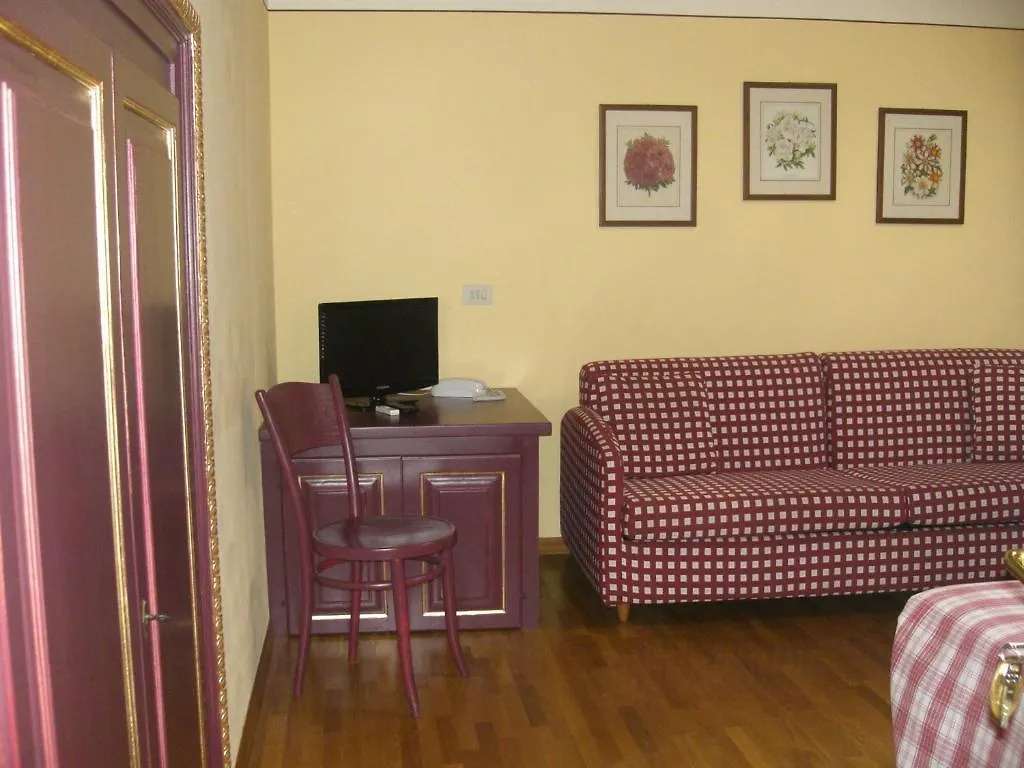 Hotel Alpino Barga 3*,